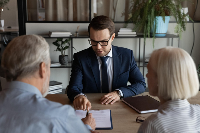 Dépôt de marque par un avocat : définition et avantages 